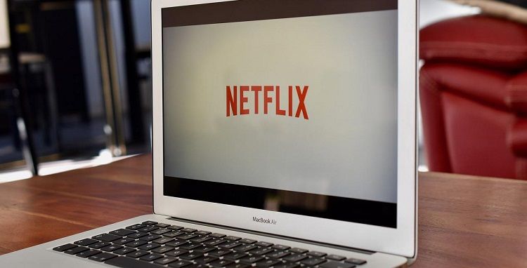 Εικόνα οθόνης υπολογιστή με ενεργοποιημένο το Netflix