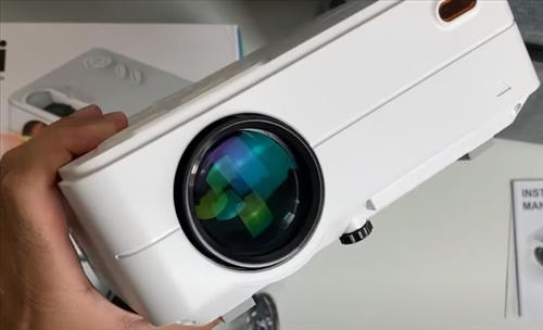 Αναθεώρηση ARTLII Απολαύστε βιντεοπροβολέα 2 LED 720p με WiFi Bluetooth μπροστά