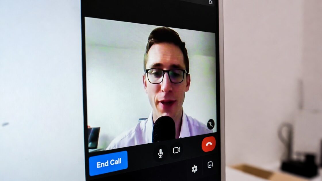 Βασικές συμβουλές για τη βελτίωση της ποιότητας ήχου στις βιντεοκλήσεις