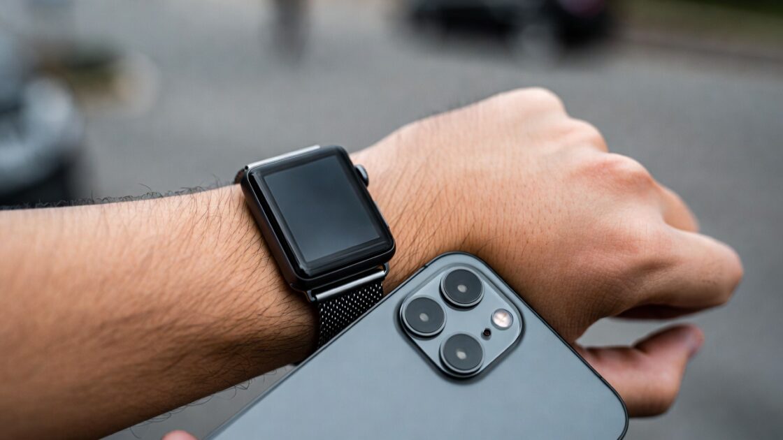 Πώς να χρησιμοποιήσετε το smartwatch σας για να ελέγξετε την κάμερα του τηλεφώνου σας