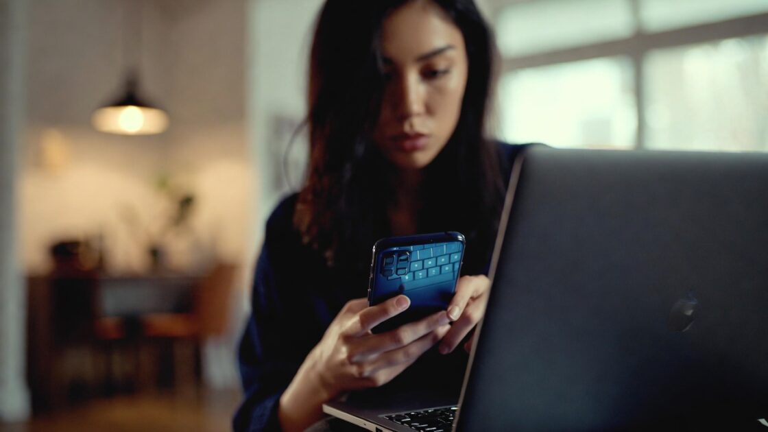 Πώς να χρησιμοποιήσετε το κινητό σας τηλέφωνο ως κάμερα web 4K