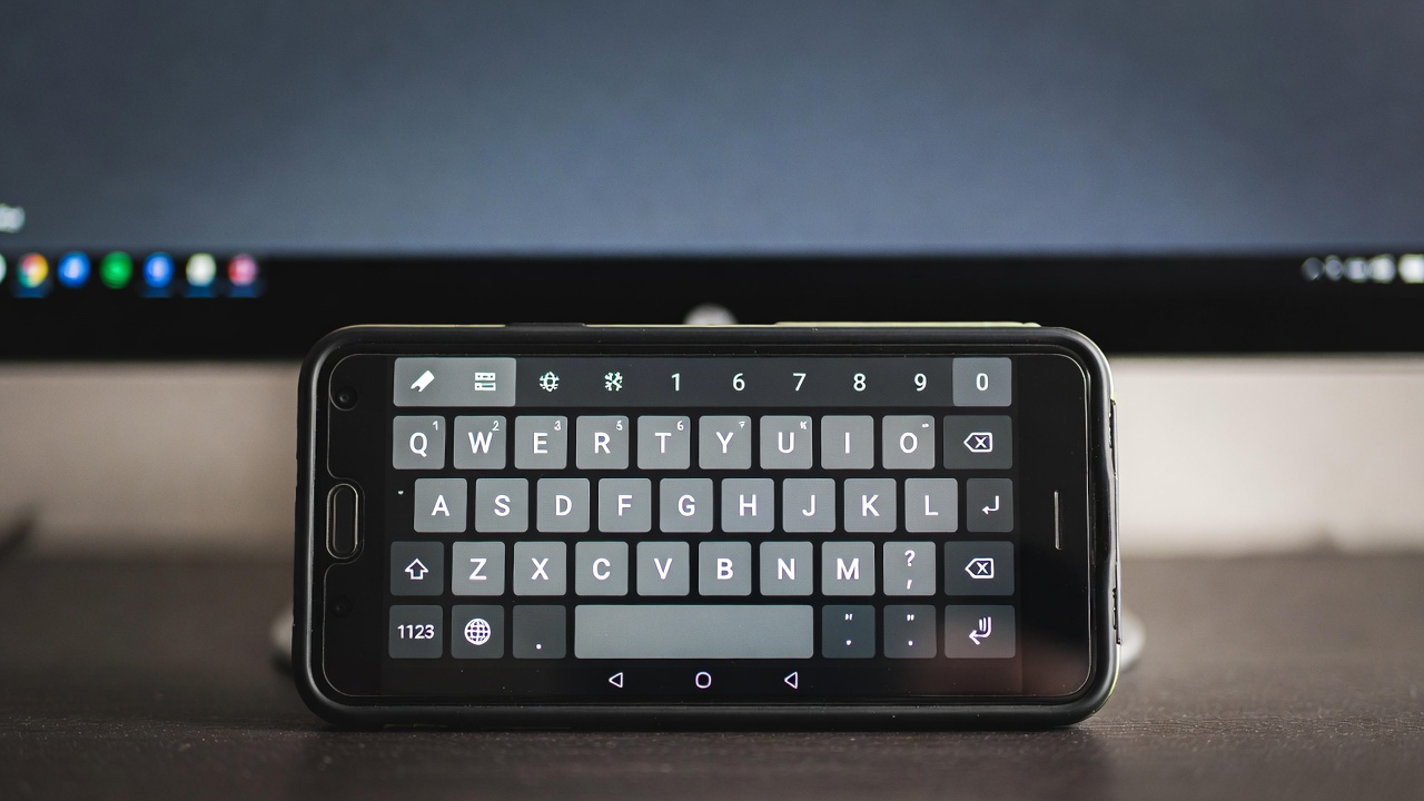 Πώς να χρησιμοποιήσετε το κινητό σας τηλέφωνο ως πληκτρολόγιο και ποντίκι για τον υπολογιστή σας