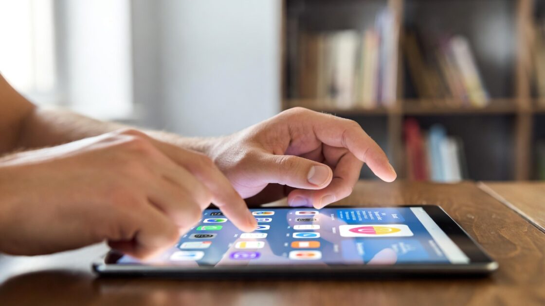 Ανακαλύψτε πώς να μετατρέψετε το tablet σας σε ένα ισχυρό κέντρο μελέτης με δωρεάν εφαρμογές: δεύτερη οθόνη, πίνακα εργασιών και εκπαιδευτικό βίντεο.