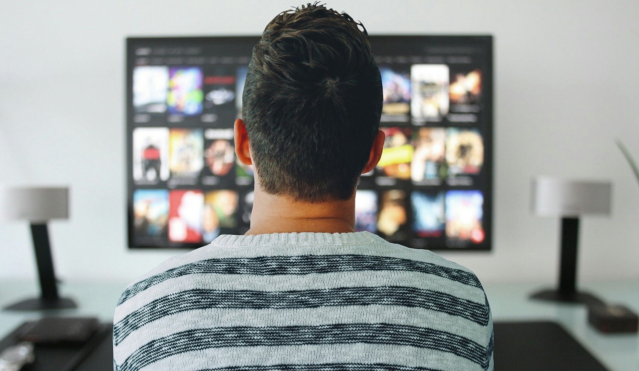 Έξυπνη τηλεόραση με εφαρμογές streaming - εναλλακτικές του Cineby
